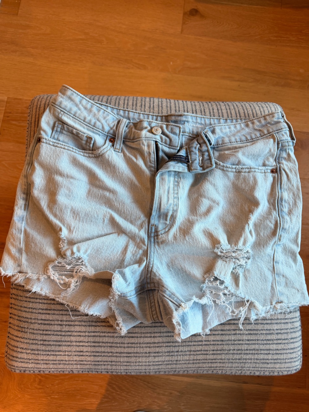 Old Navy Light Blue Distressed Women's Jean Shorts